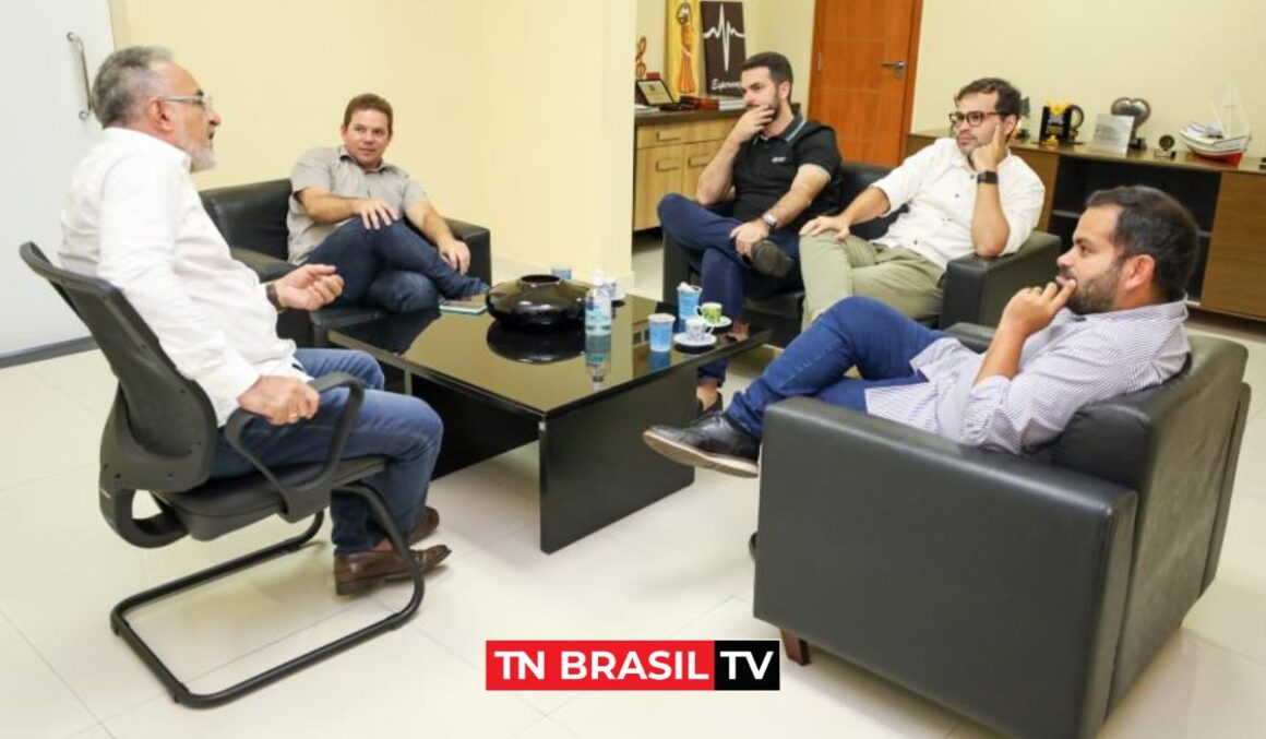 Prefeito Edmilson Rodrigues e Conjove se reúnem para debater parcerias