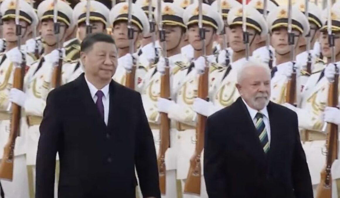 Brasil e China firmam 15 acordos na viagem de Lula a Pequim; Confira
