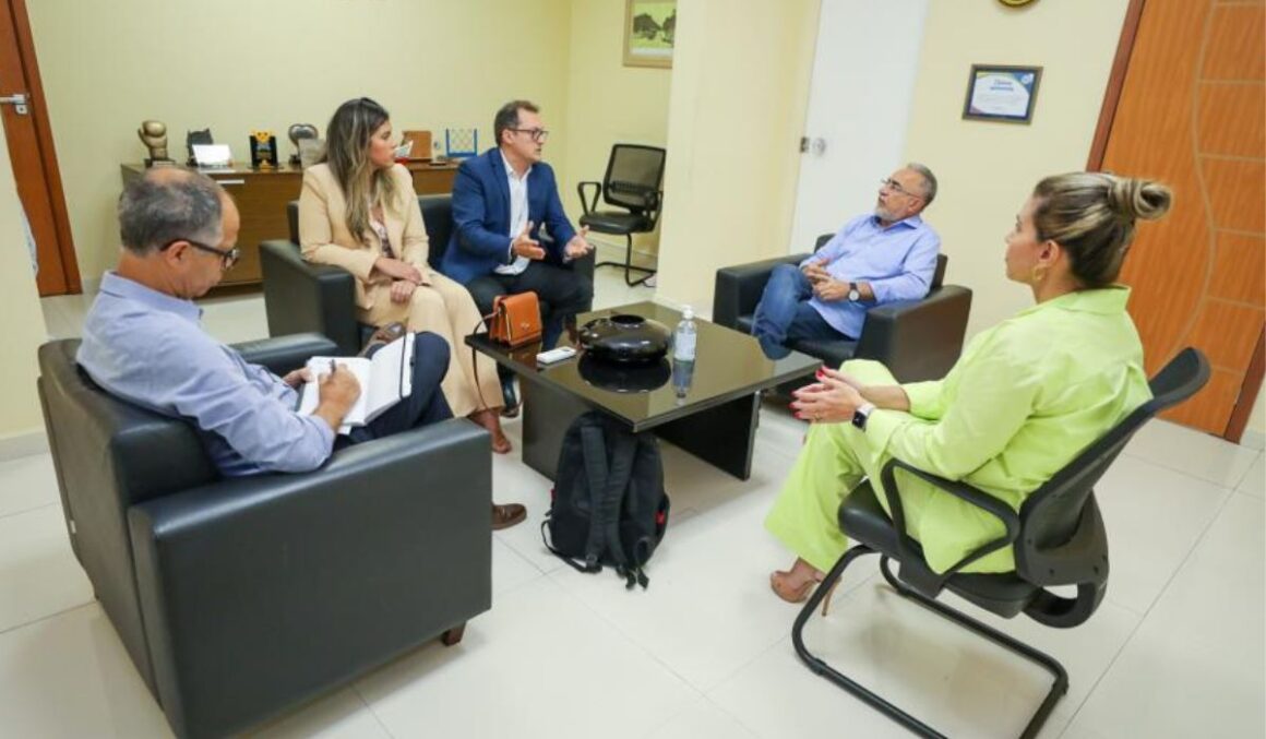 Prefeito Edmilson Rodrigues reúne com representante do prêmio Nobel Verde