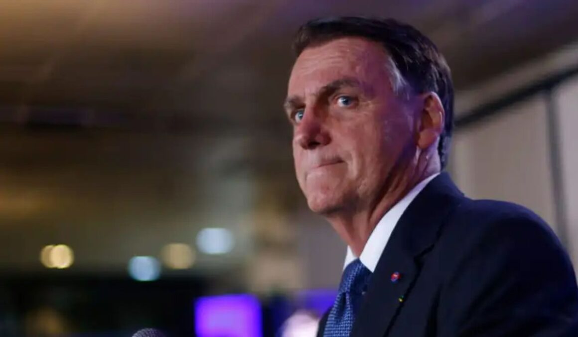 Bolsonaro é condenado a pagar indenização por ataques a jornalistas