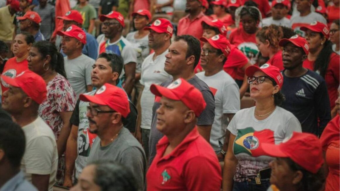 Ministro da Agricultura de Lula compara invasões do MST aos ataques do 8/1