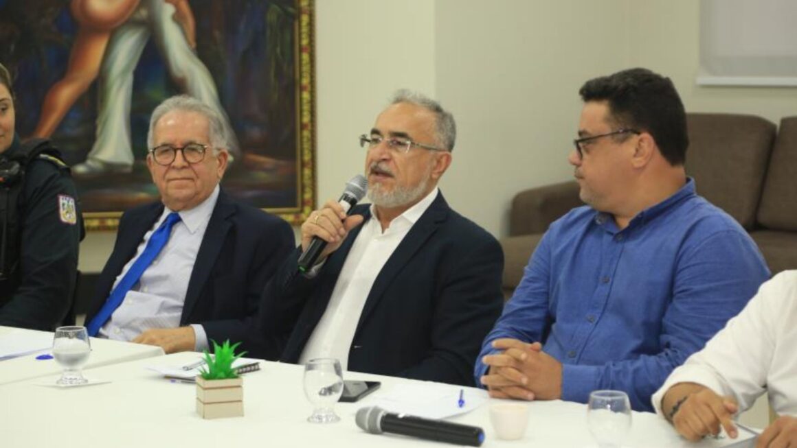 Edmilson Rodrigues se reúne com com lojistas e trabalhadores informais para ordenar o centro comercial