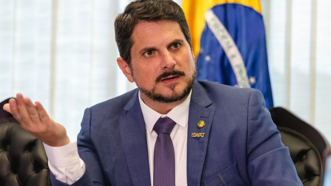 Marcos do Val afirma que Lula sabia sobre atos de 8 de janeiro e recebeu minuta de intervenção federal dias antes
