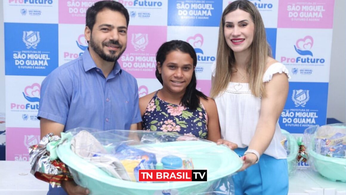 Projeto ProFuturo: Prefeito Eduardo Pio X e a primeira-dama Hevelin Lima entregam kit Maternidade para gestantes de São Miguel do Guamá