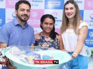 Projeto ProFuturo: Prefeito Eduardo Pio X e a primeira-dama Hevelin Lima entregam kit Maternidade para gestantes de São Miguel do Guamá