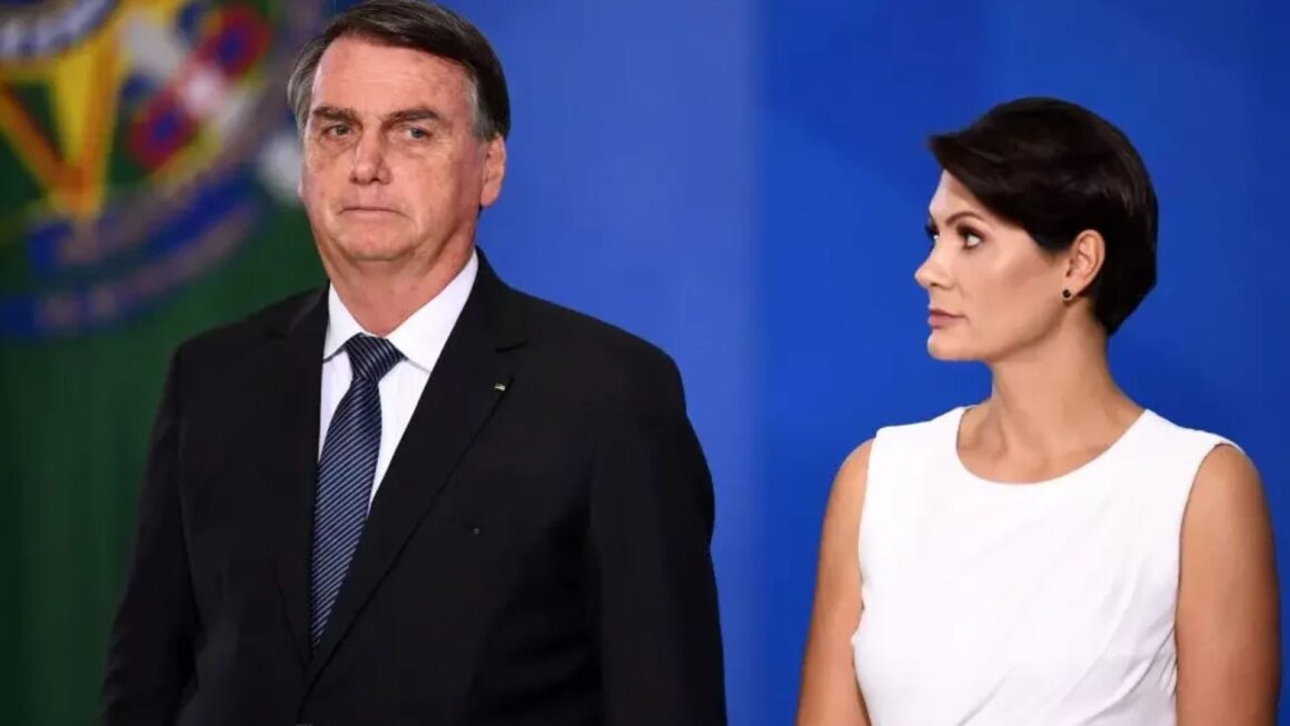 Bolsonaro e Michelle ficam em silêncio em depoimento sobre joias
