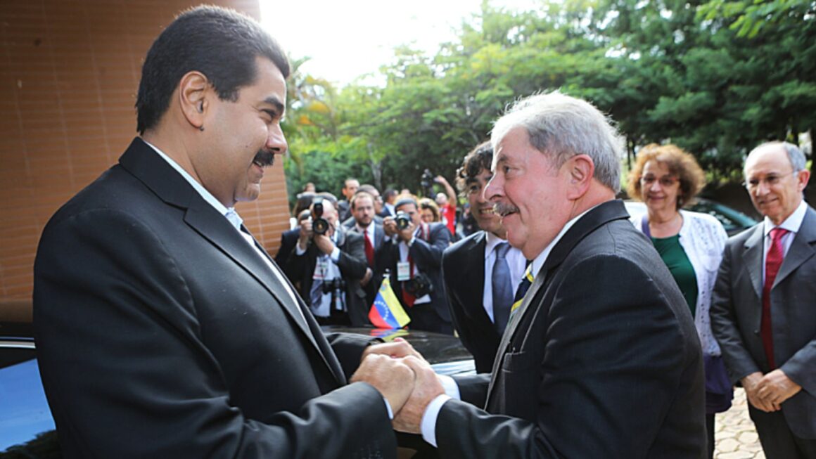 Maduro chega a Brasília para reunião com Lula e presidentes sul-americanos nesta segunda-feira