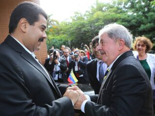 Maduro chega a Brasília para reunião com Lula e presidentes sul-americanos nesta segunda-feira