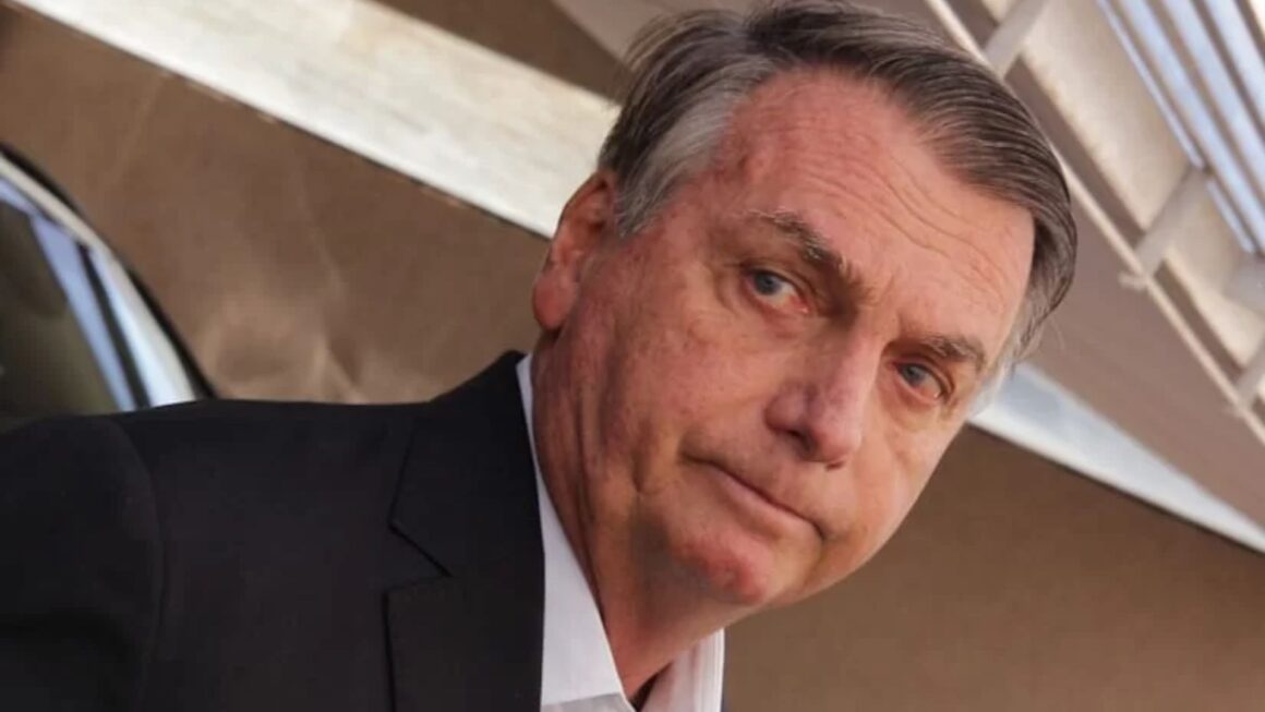 Bolsonaro entrega extratos bancários após STF autorizar quebra de sigilo