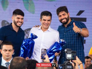 Deputado Adriano e vereador João Coelho participam da assinatura da OS do Parque da Cidade com Helder Barbalho