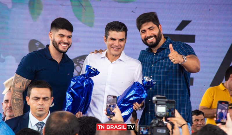 Deputado Adriano e vereador João Coelho participam da assinatura da OS do Parque da Cidade com Helder Barbalho