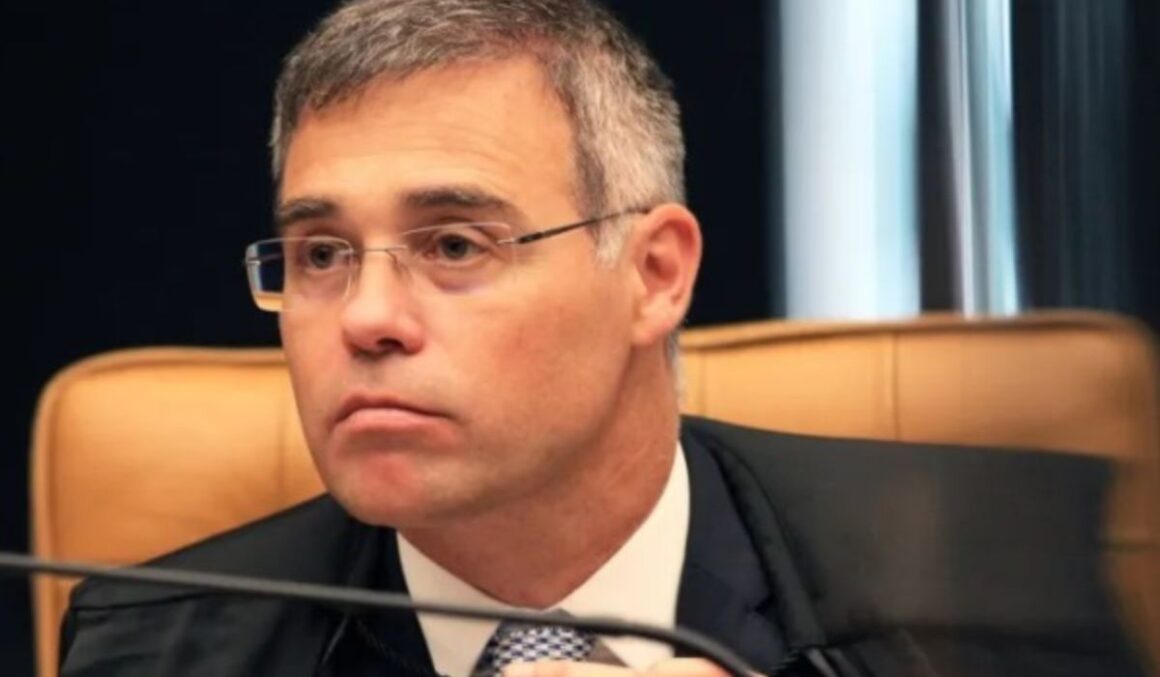 Mendonça suspende ação que tornou Renan réu por ter chamado Lira de ladrão