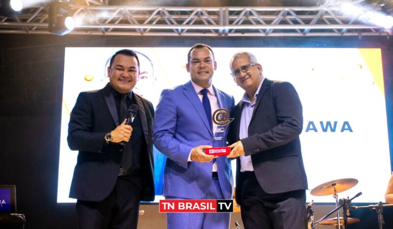 Lu Ogawa recebe o prêmio "Revelação Política" do Troféu Imprensa 2023 do Barcarena Online