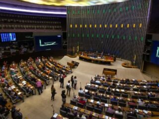 Câmara aprova PL para punir discriminação contra políticos e autoridades