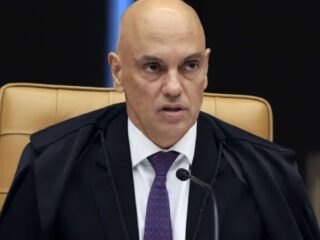 Moraes suspende julgamento de Bolsonaro no TSE; MPE pede inelegibilidade