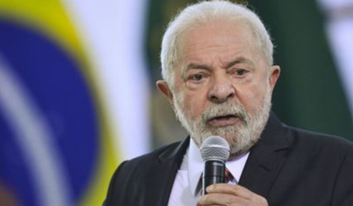 Lula sobre Bolsonaro: "Perdia tempo de governança fazendo fake news"