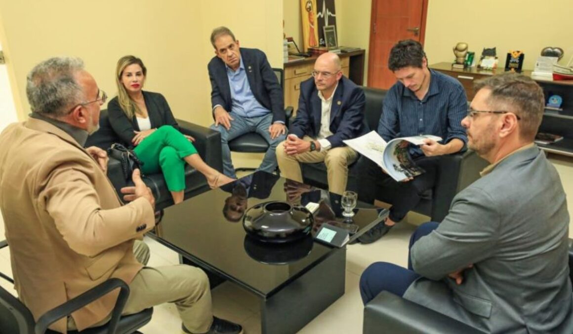 Edmilson Rodrigues apresenta projetos para a COP-30 à instituto internacional de pesquisa sobre cidades sustentáveis