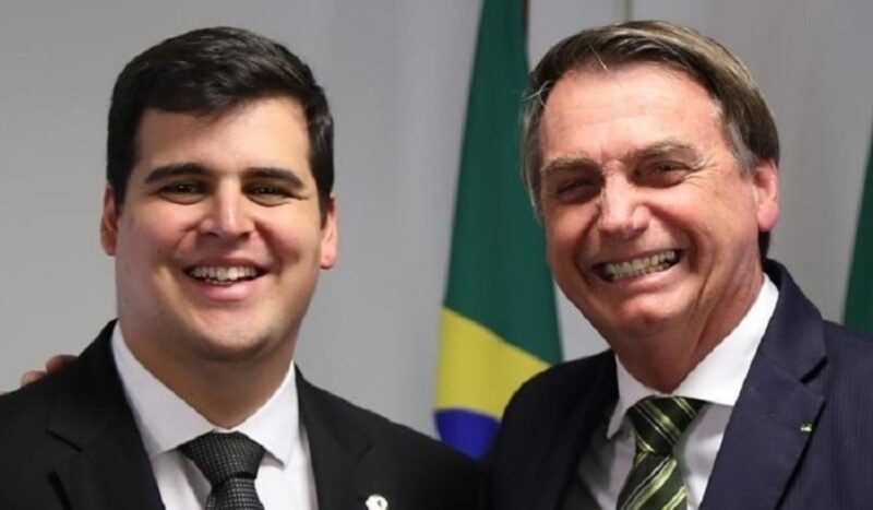 Bolsonaro recebe Pix de apoiadores para pagar multa após post de deputado