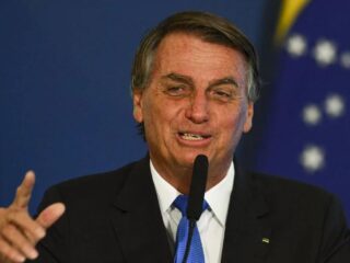 Bolsonaro: 'Lula não dorme sem falar de mim o dia todo'