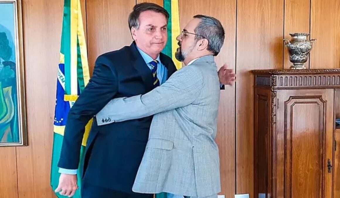 Weintraub sobre crítica de Bolsonaro: 'Desmascaro todos vocês'