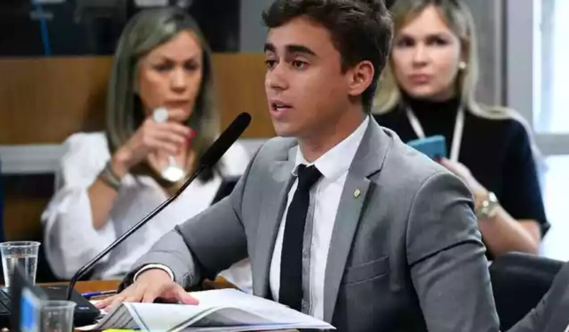 Ministro aciona AGU contra Nikolas Ferreira por fake news de banheiros unissex