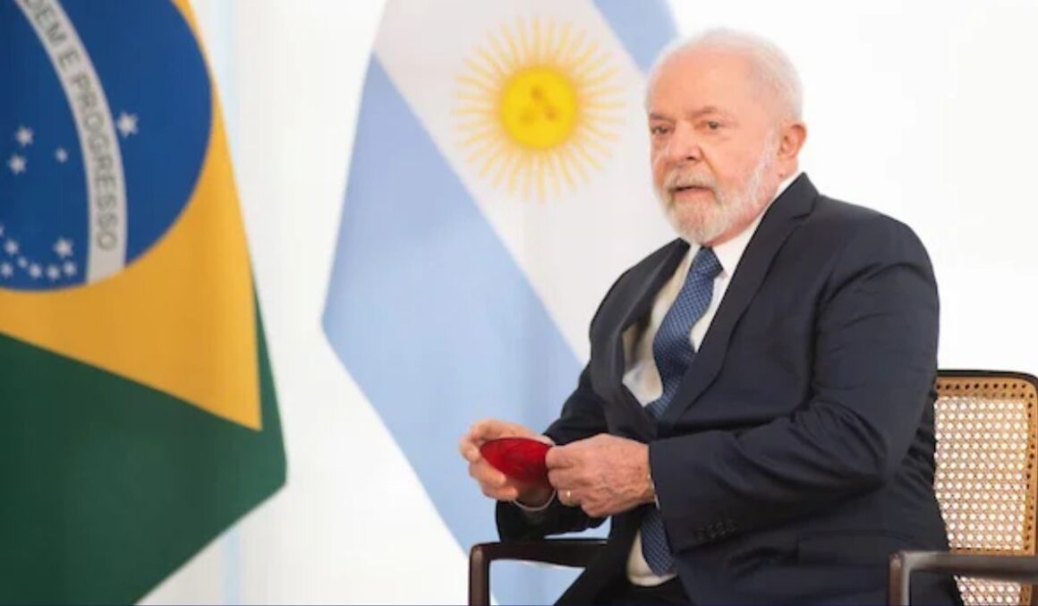 Lula assume Mercosul com missão de evitar saída do Uruguai
