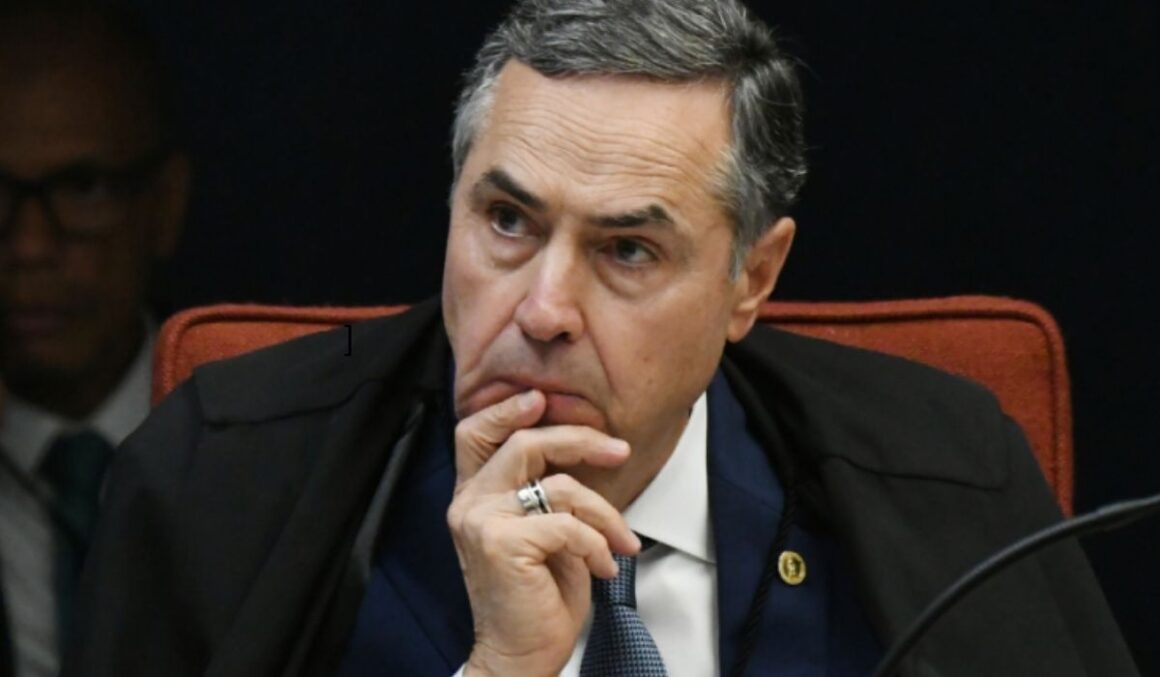 Bolsonaristas vão pedir impeachment de Barroso