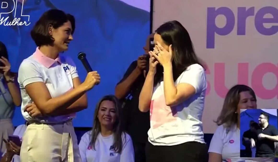 Michelle Bolsonaro pede que deputada retire prótese ocular em evento do PL