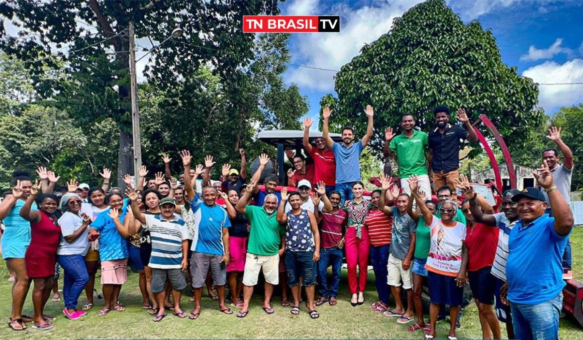 Prefeito Eduardo Pio X entrega trator agrícola à zona rural, para impulsionar agricultura familiar