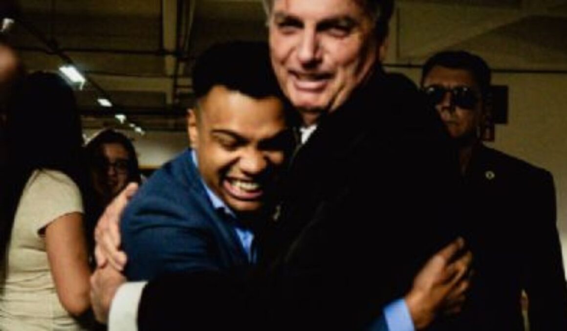 Fernando Holiday: "Bolsonaro está filiando um negro meio veado"
