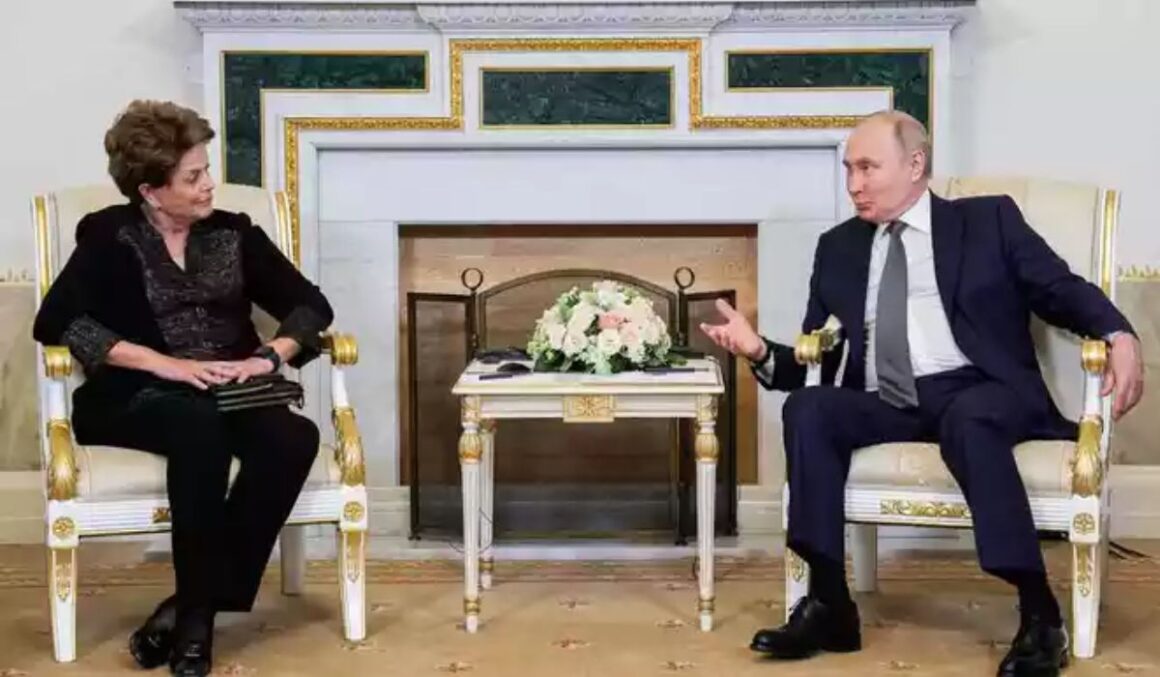 Ao lado de Putin, Dilma Rousseff propõe transações sem dólar