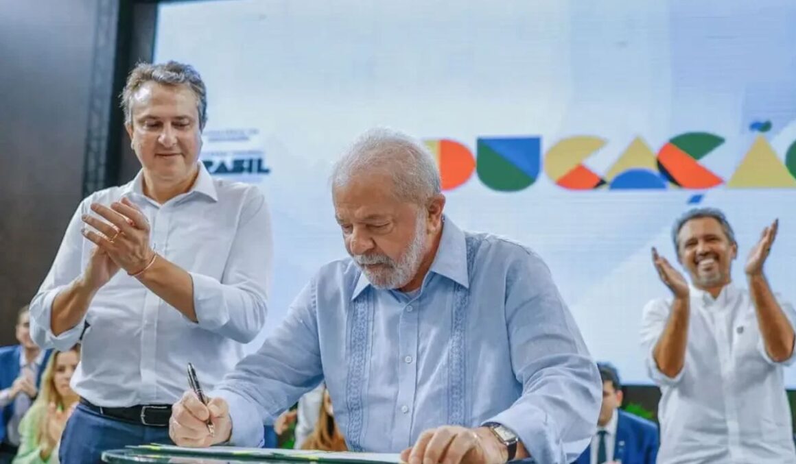 Lula assina MP que destina mais R$ 300 mi para compra de carros