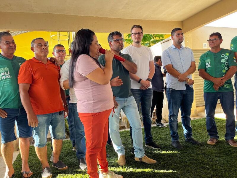 Deputado Dirceu Ten Caten atende demanda da vereadora Ivanilze Duarte e entrega Caminhão Zero KM para agricultores de Vitória do Xingu