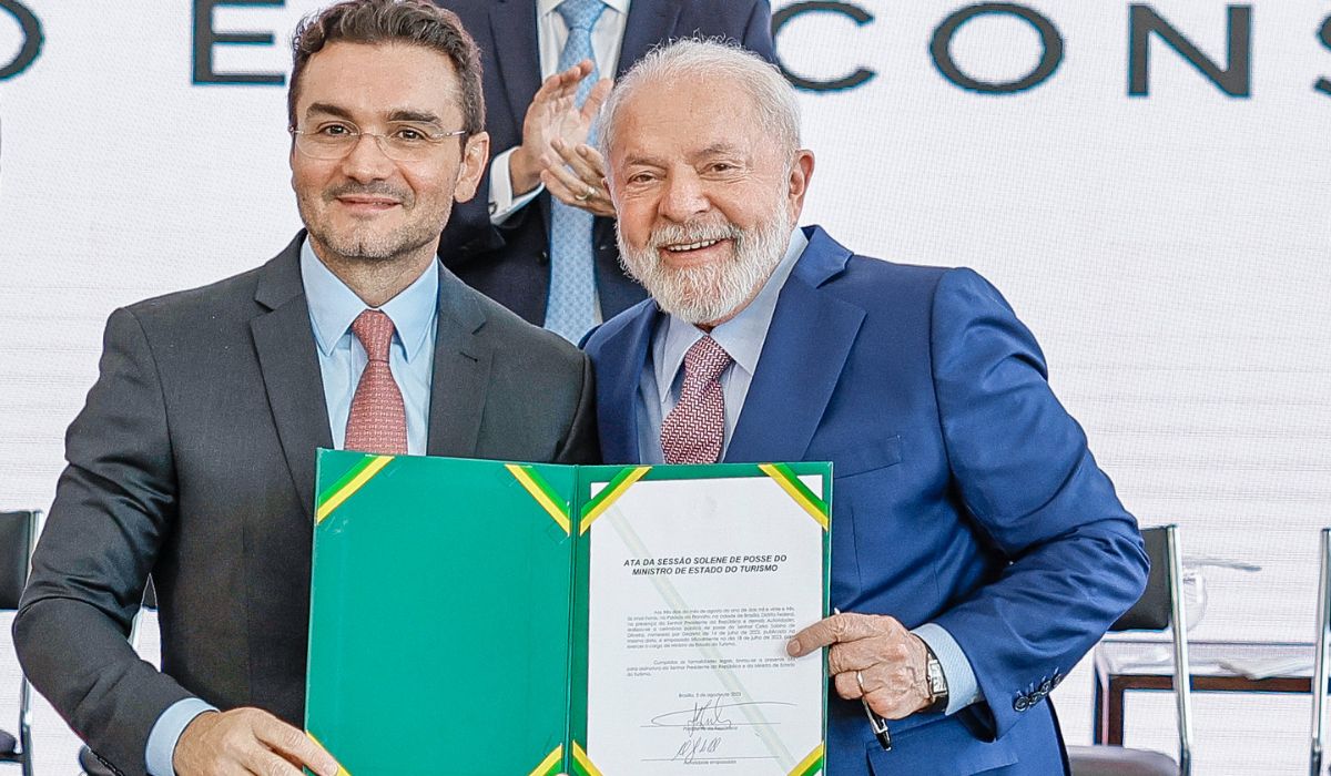 Lula empossa deputado Celso Sabino no Ministério do Turismo