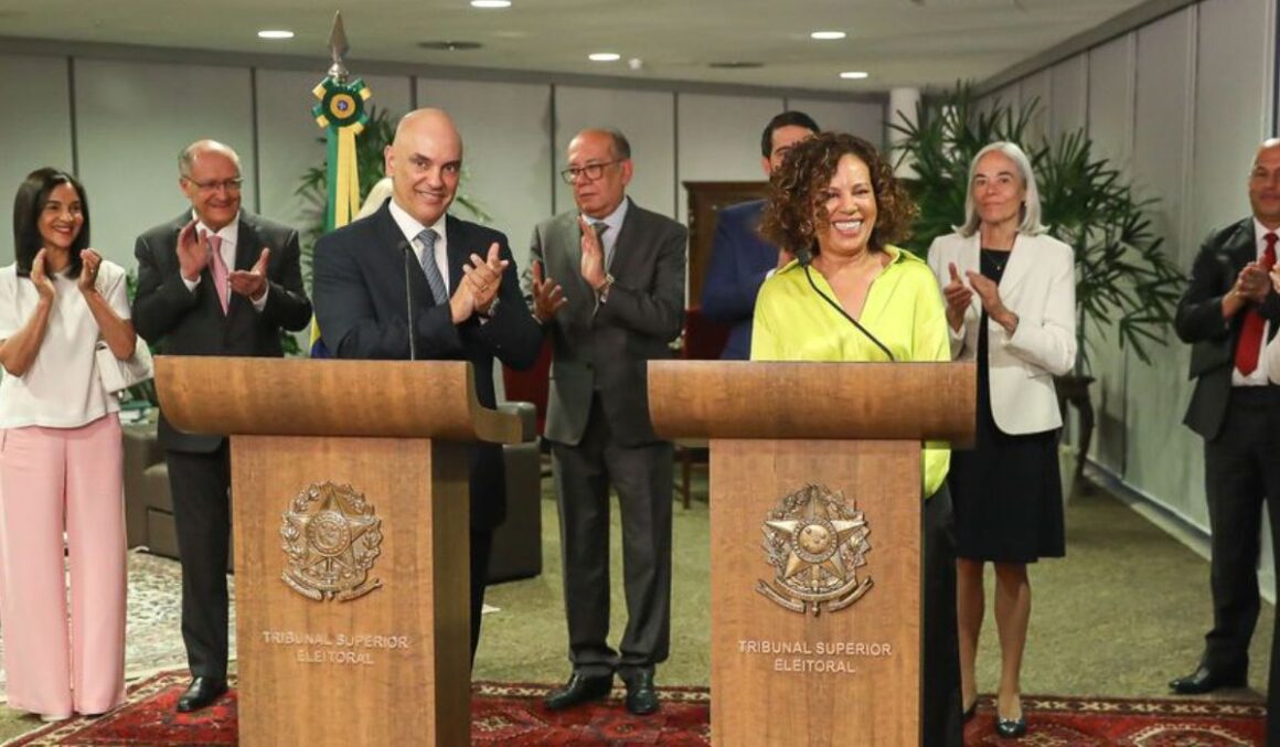 TSE empossa primeira ministra negra na história