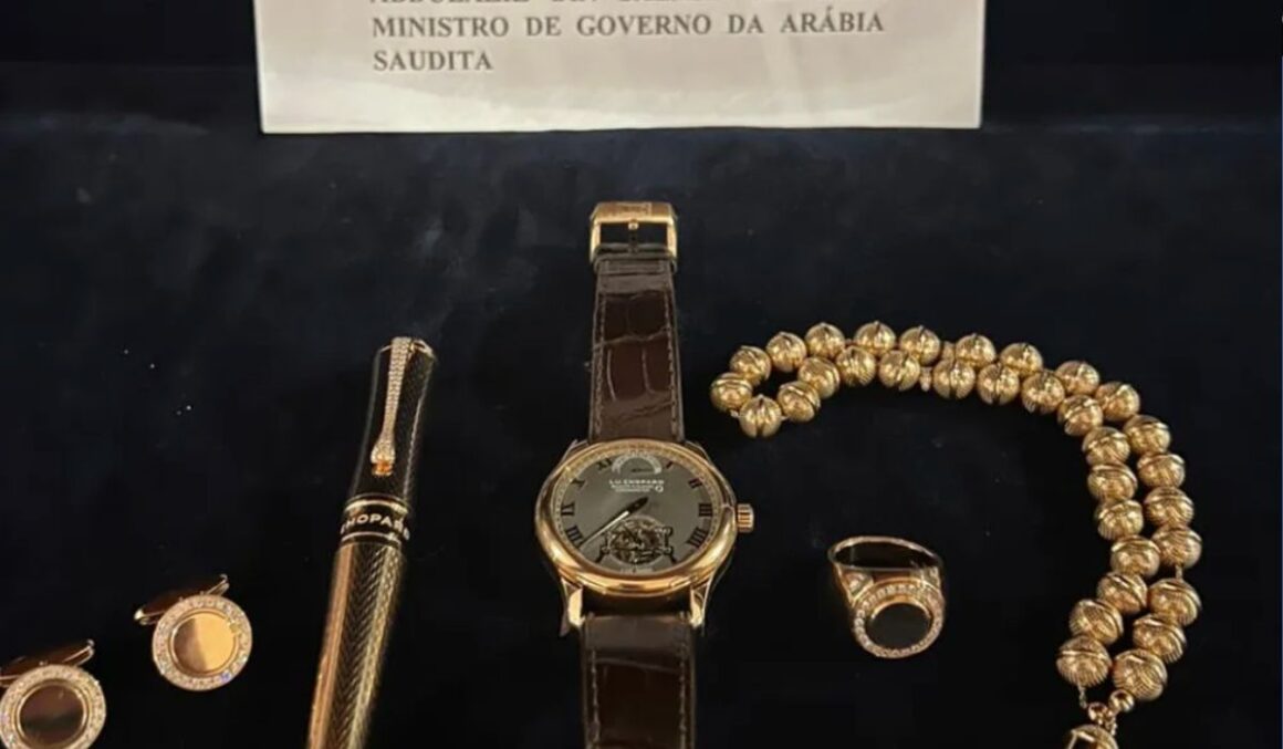 PF diz que venda de joias gerava dinheiro vivo repassado para Bolsonaro