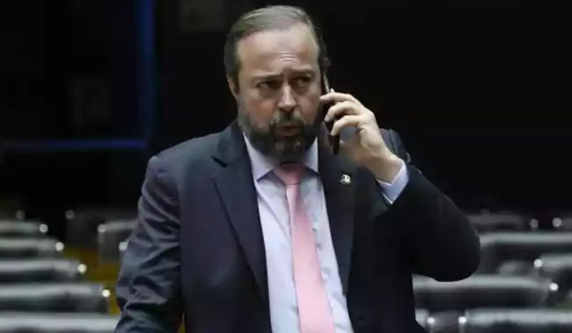 Apagão nacional: no Paraguai, Alexandre Silveira vai voltar ao Brasil
