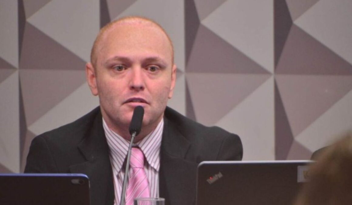 Delgatti diz que Bolsonaro pediu a ele que assumisse grampo no telefone de Moraes