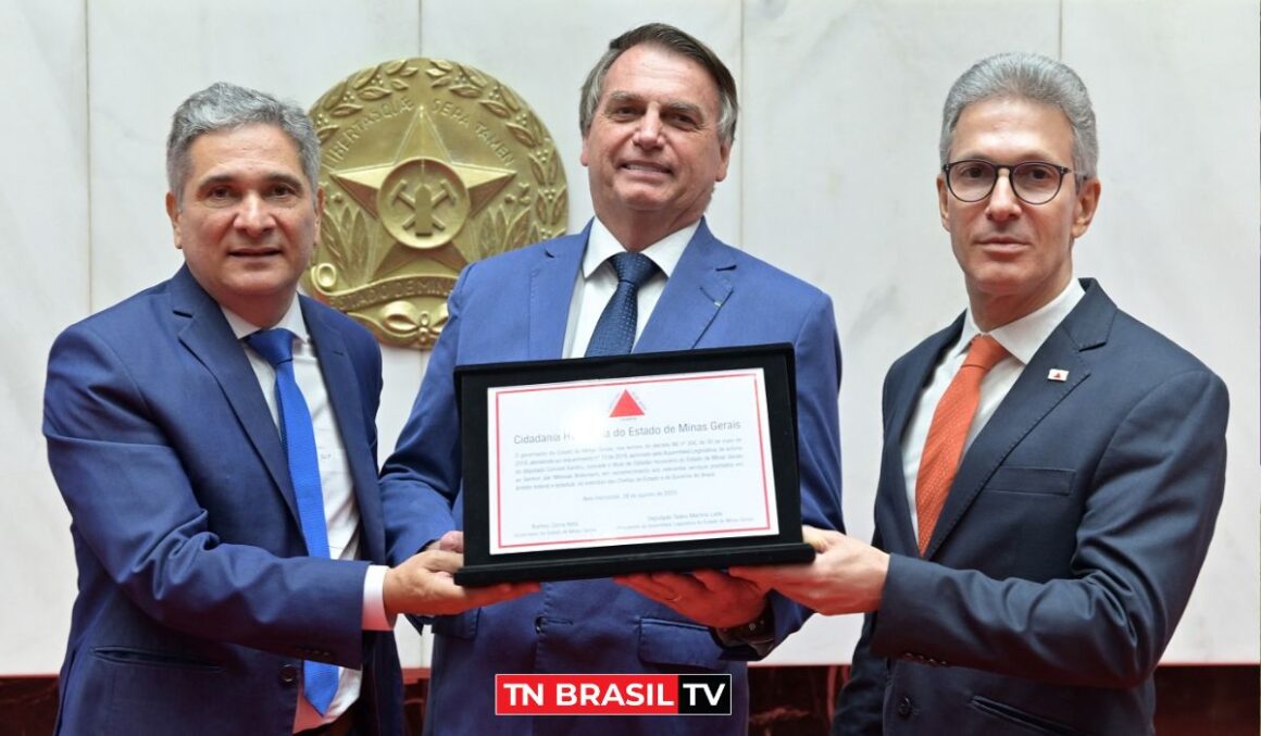 Em Minas Gerais Jair Bolsonaro recebe título de cidadão honorário