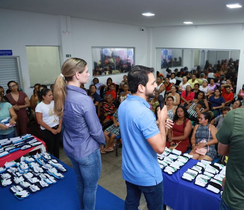 Prefeito Eduardo Pio X realiza nova entrega de óculos de grau na sede do projeto ProFuturo, em São Miguel do Guamá