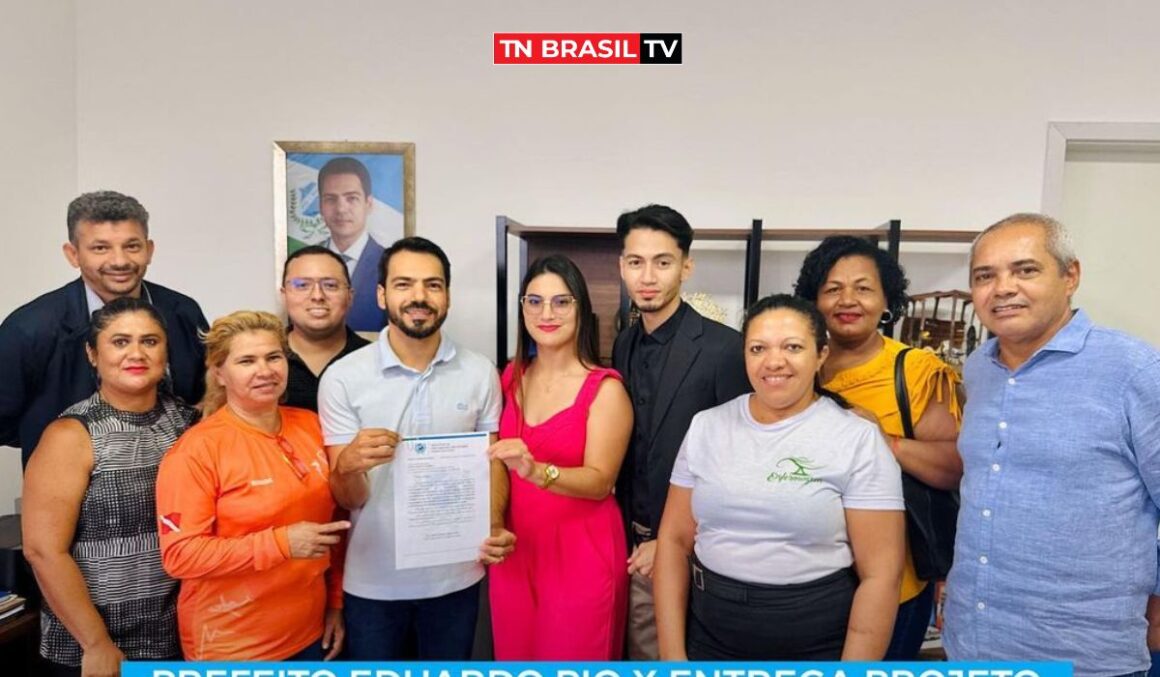 Prefeito Eduardo Pio X entrega Projeto de Lei que institui o Piso Salarial para técnicos de enfermagem e enfermeiros de São Miguel do Guamá