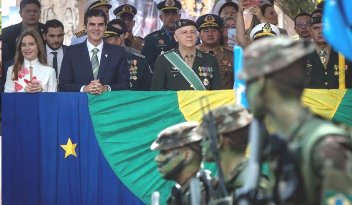 Helder Barbalho prestigia desfile cívico-militar de 7 de setembro na avenida Presidente Vargas
