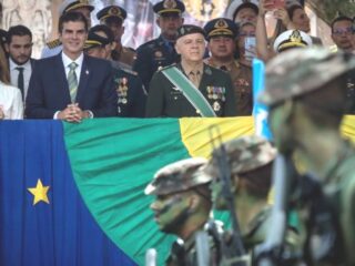 Helder Barbalho prestigia desfile cívico-militar de 7 de setembro na avenida Presidente Vargas