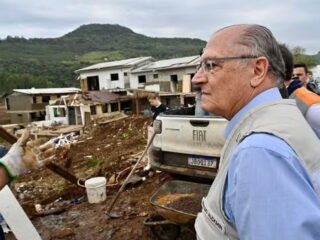 Alckmin anuncia R$ 741 milhões para cidades do RS afetadas por ciclone