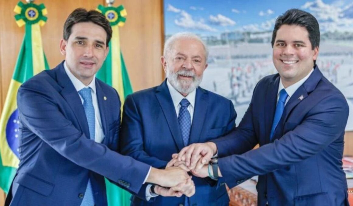 Lula dá posse a novos ministros em cerimônia envergonhada e irrita centrão