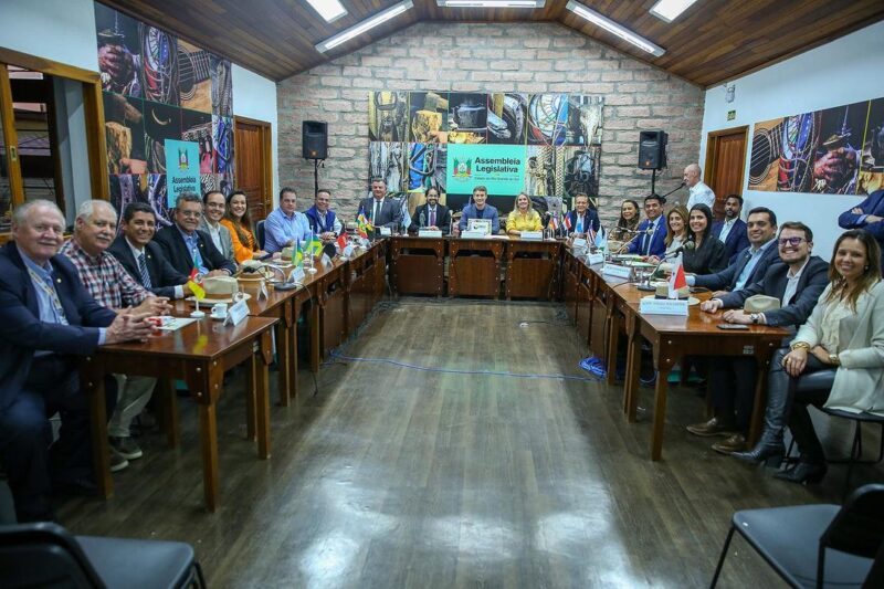 Deputado Dirceu Ten Caten participa da 6ª reunião ordinária da diretoria executiva da Unale, no Rio Grande do Sul