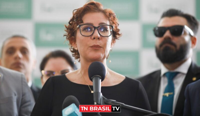 Deputada Carla Zambelli pede endereço de ministro do STF para entregar carta de sua mãe