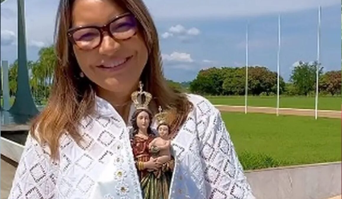 Missa com Janja no Alvorada homenageia Nossa Senhora de Nazaré e agradece por recuperação de Lula