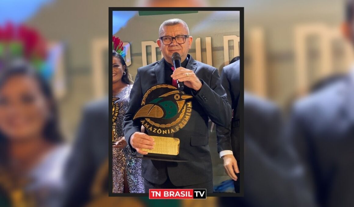 Professor Belmiro, secretário adjunto de logística da SEDUC, ganha troféu Amazônia Premium - Melhores do Ano 2023