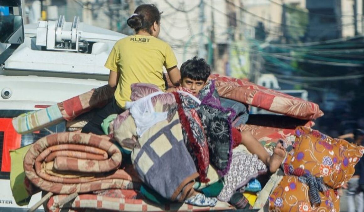 Israel pede que civis deixem Cidade de Gaza enquanto militares acumulam tanques